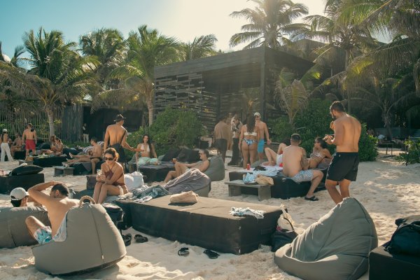 LaPsique.Media Presenta: BRYZ