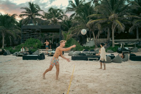 LaPsique.Media Presenta: BRYZ